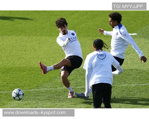 恩里克盛赞维蒂尼亚为世界顶级中场巴黎需树立独特身份认同 恩里克盛赞维蒂尼亚为世界顶级中场巴黎需树立独特身份认同