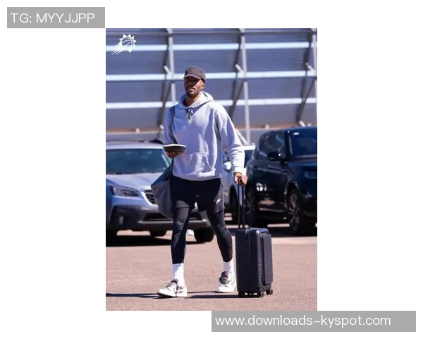 季前赛迎战湖人太阳队晒出布克马威帅气登机照引发关注 季前赛迎战湖人太阳队晒出布克马威帅气登机照引发关注