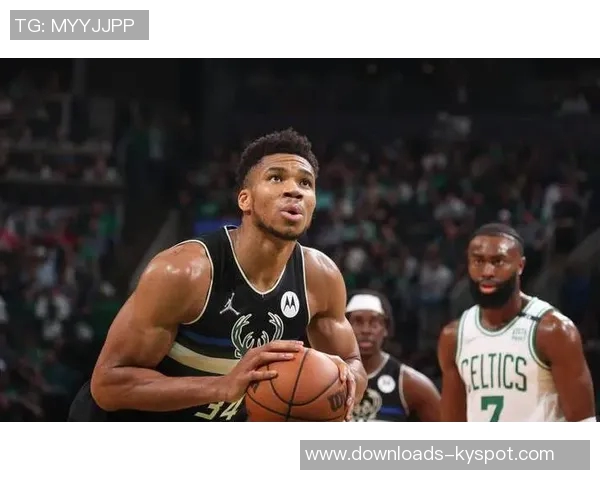 字母哥新冠康复后重返雄鹿训练营开展无对抗训练备战新赛季 字母哥新冠康复后重返雄鹿训练营开展无对抗训练备战新赛季