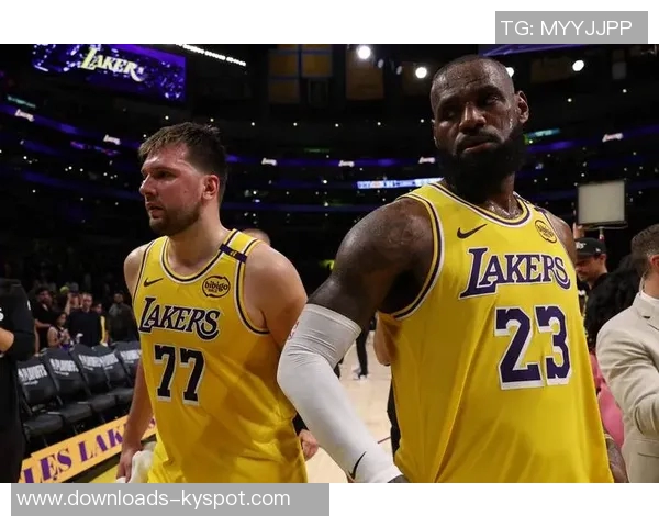 A史密斯质疑詹姆斯关键时刻表现是否与赛前饮酒有关 A史密斯质疑詹姆斯关键时刻表现是否与赛前饮酒有关