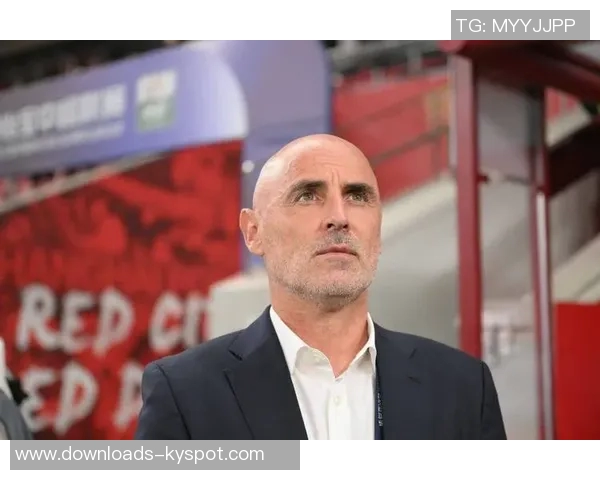 海港新闻官分享球队全家福穆斯卡特居中六名外援齐聚一堂