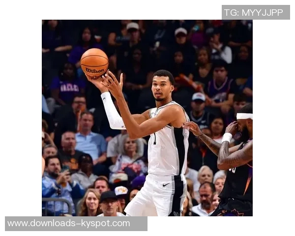 卡斯尔表现不佳失误频繁12投仅5中贡献16分5篮板6助攻1抢断1盖帽