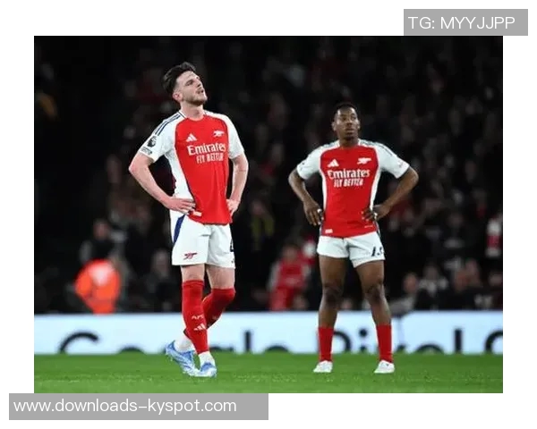 阿森纳球迷与桑德兰球迷发生冲突安保人员介入制止事态升级 阿森纳球迷与桑德兰球迷发生冲突安保人员介入制止事态升级