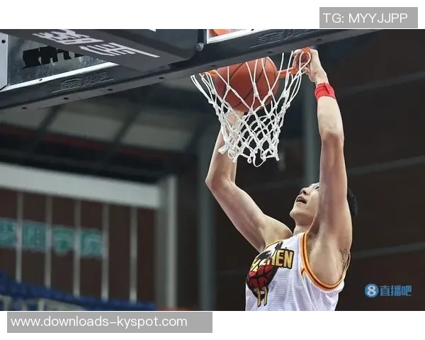 感恩节期间埃奇库姆社媒直播训练展现球员拼搏精神 感恩节期间埃奇库姆社媒直播训练展现球员拼搏精神